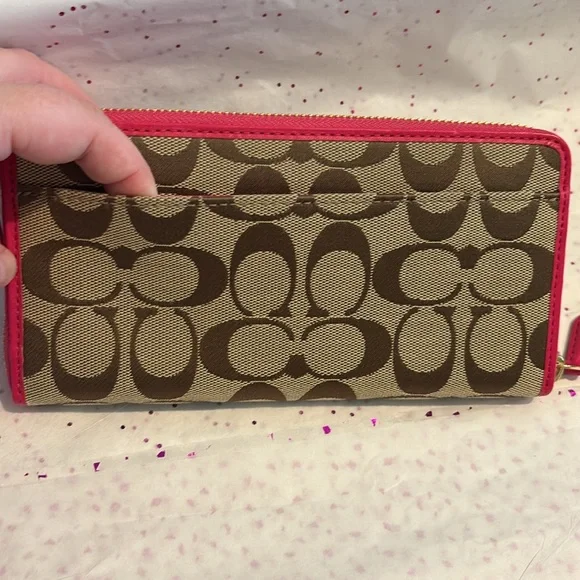 New Coach Accordion Zip Wallet - Picture 3 of 6